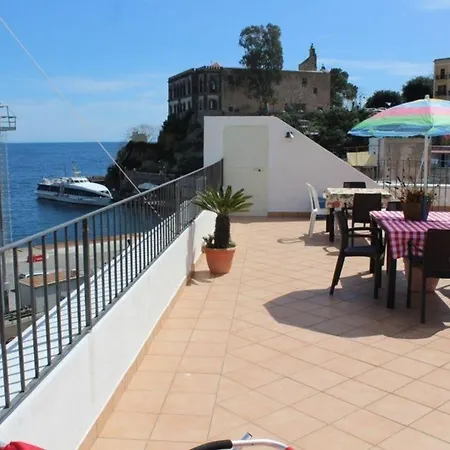 Studio Mit Panoramaterrasse, Direkt Am Handelshafen Lipari (Isola Lipari)